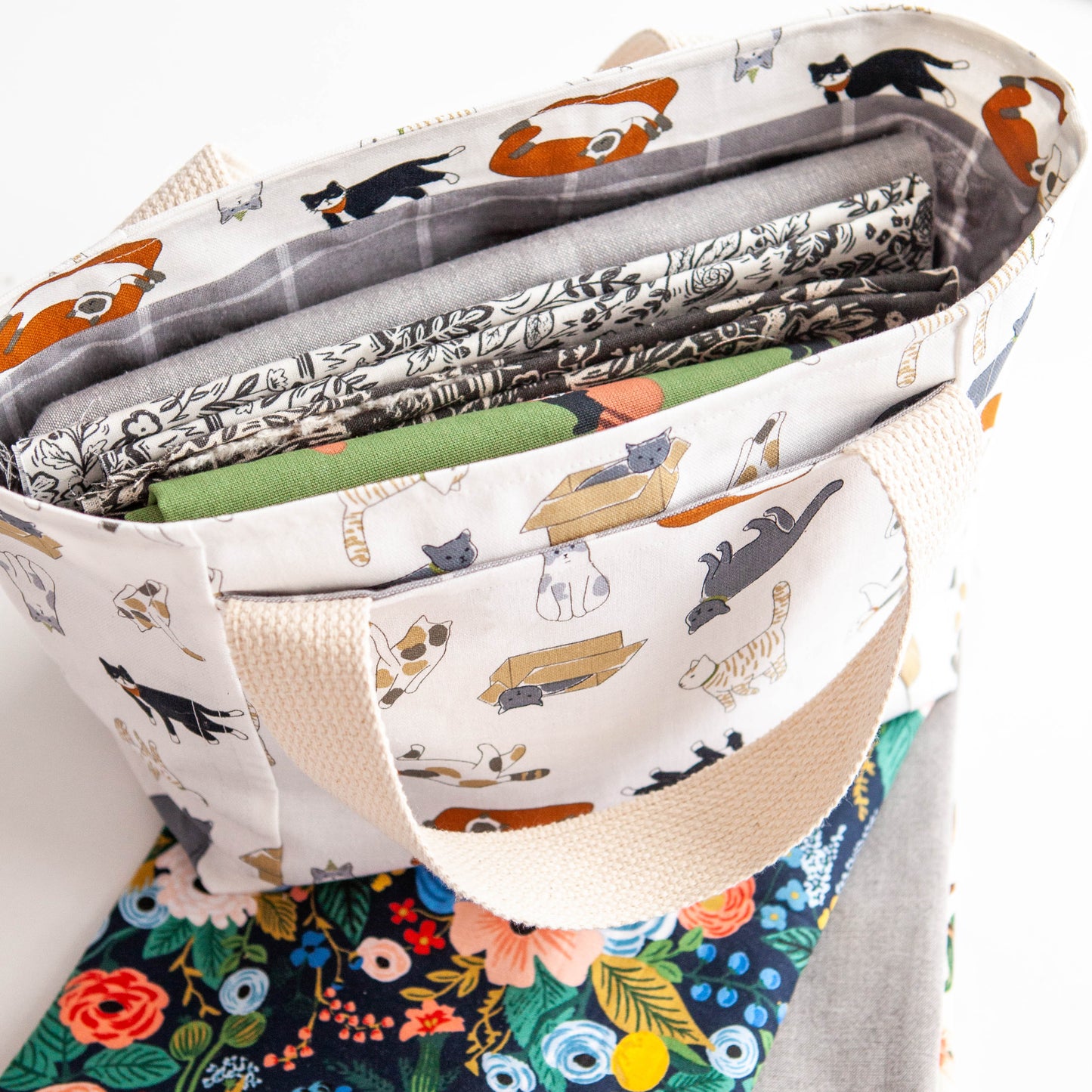 Organizer Bag with 6 Interior and 2 Exterior pockets / PDF Sewing Pattern