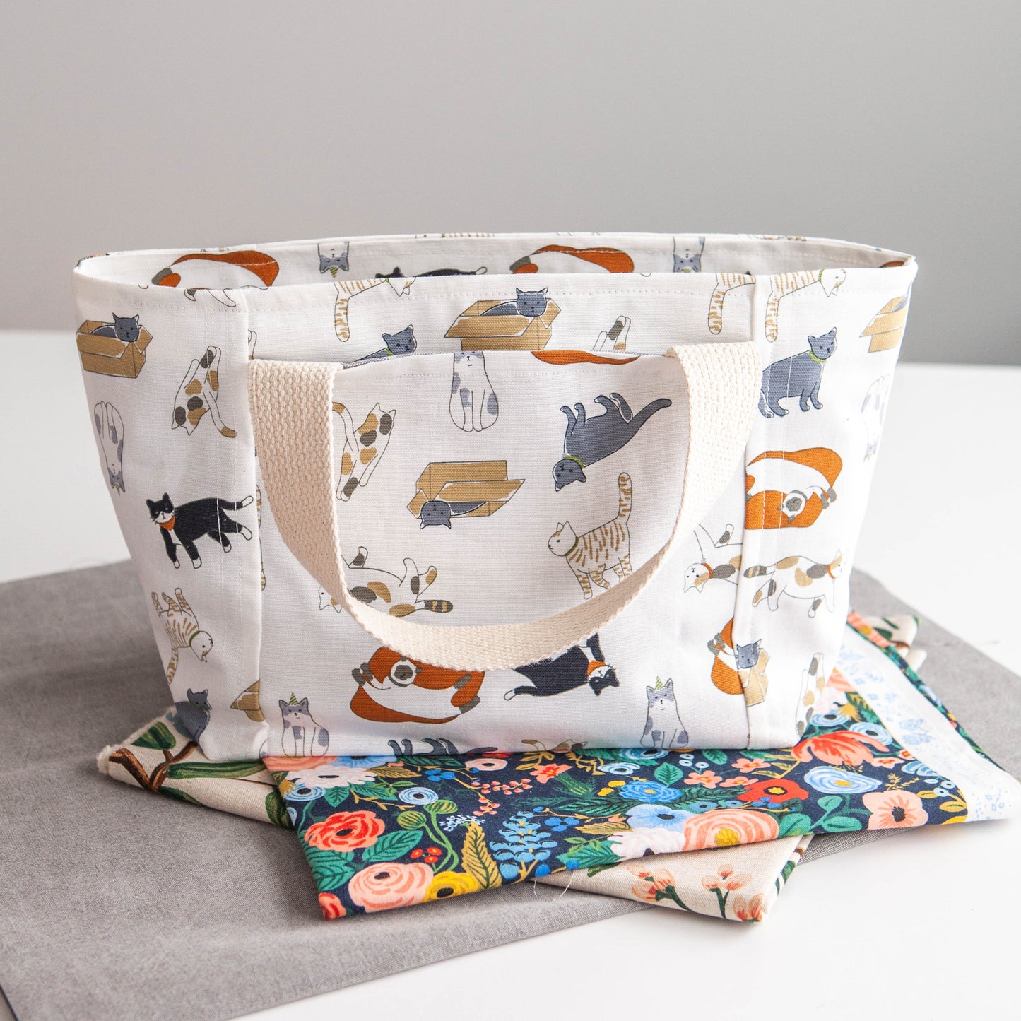Organizer Bag with 6 Interior and 2 Exterior pockets / PDF Sewing Pattern
